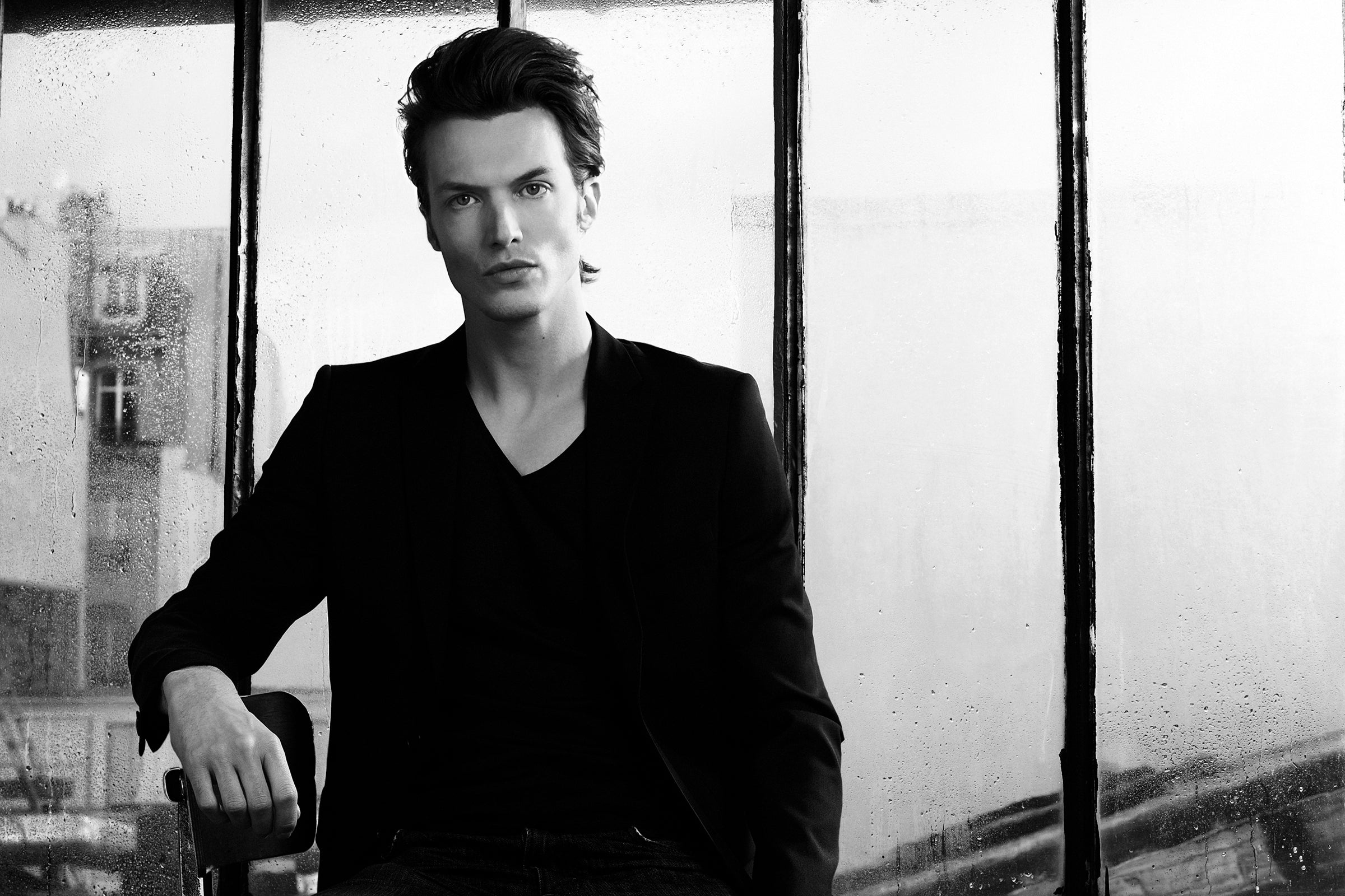 MEN'S HAIRSTYLES: LOOK SHARPER IN JUST FIVE MINUTES