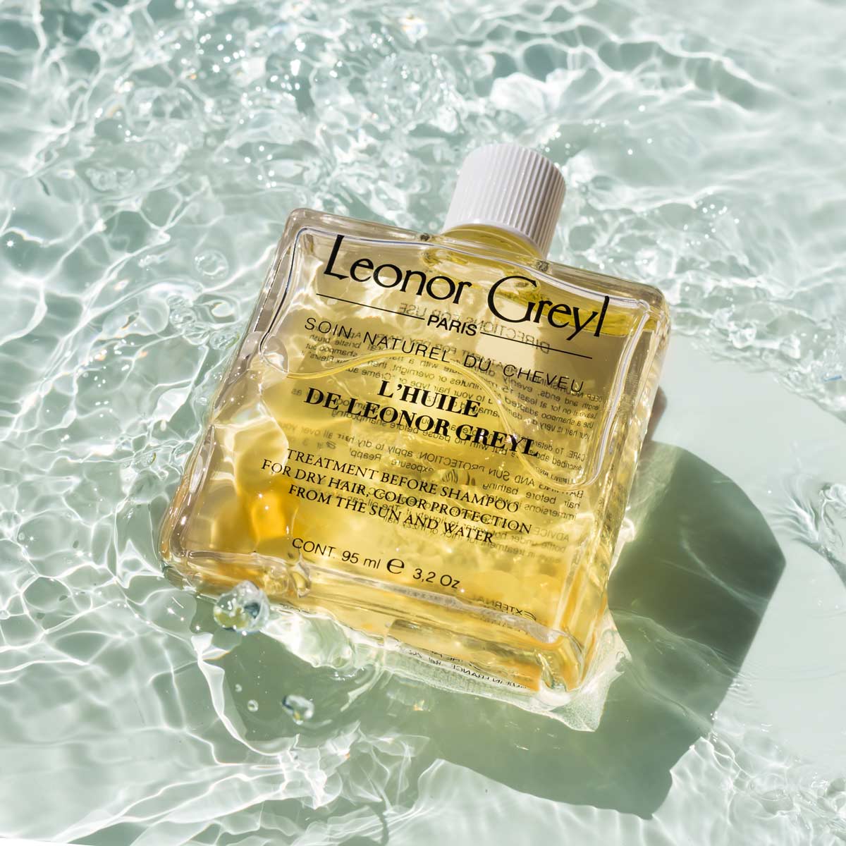 L'Huile de Leonor Greyl in water