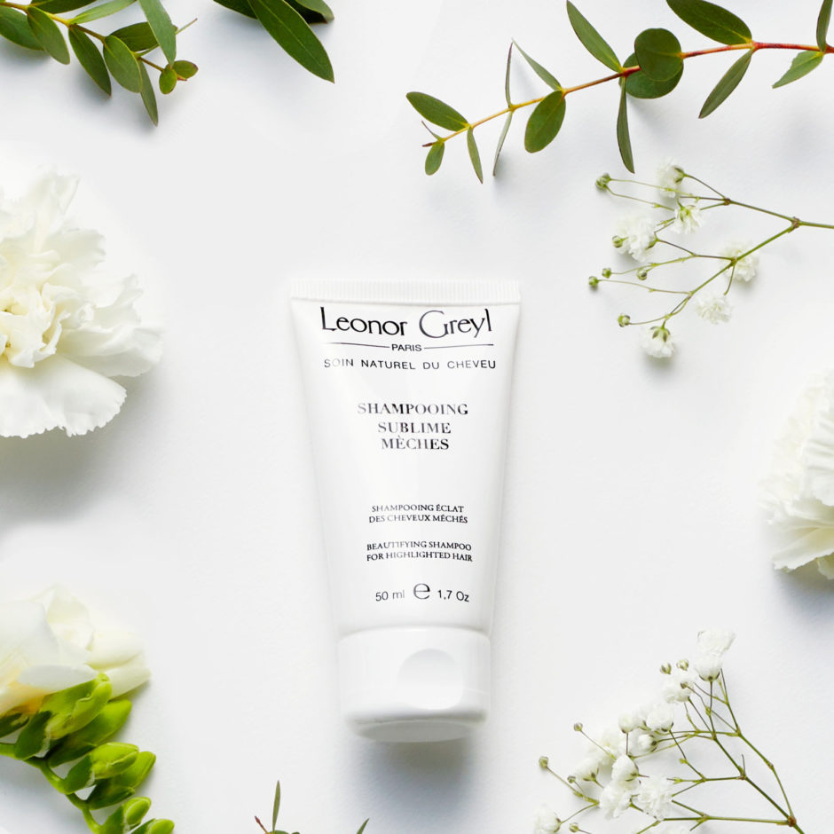 shampooing sublime meches travel size with white flowers and greenery